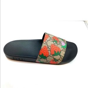 Gucci Beige Strawberry Supreme Slides Sandals Size EU 5 (Approximate US 5)